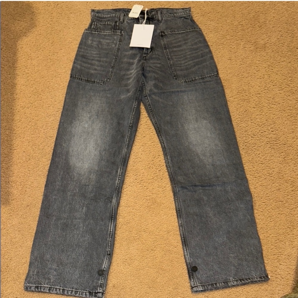 NWT Free People Grey Wide Cargo Jeans
33” inseam 15” rise